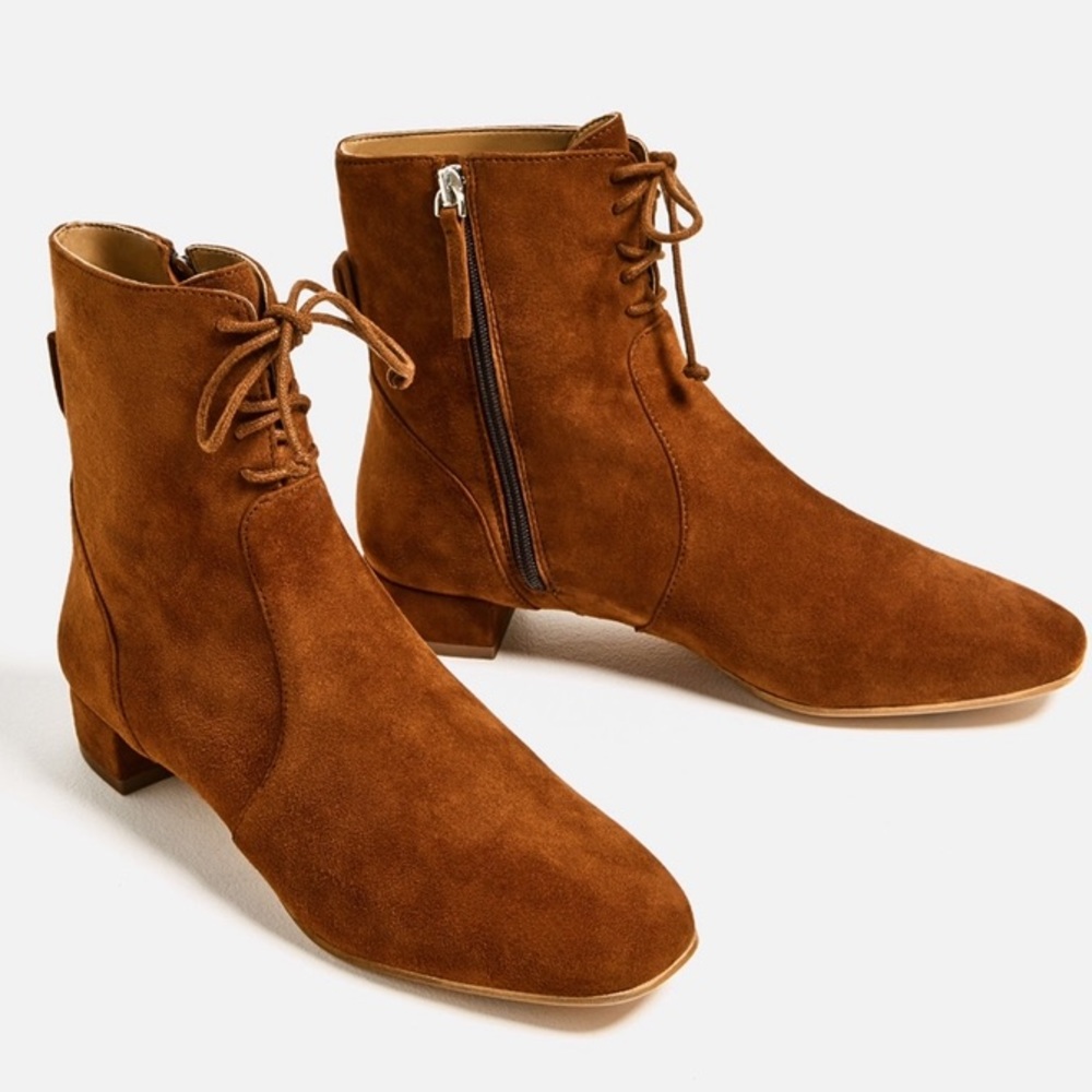 SPECIAL $35 Final Price
Gorgeous suede leather booties!